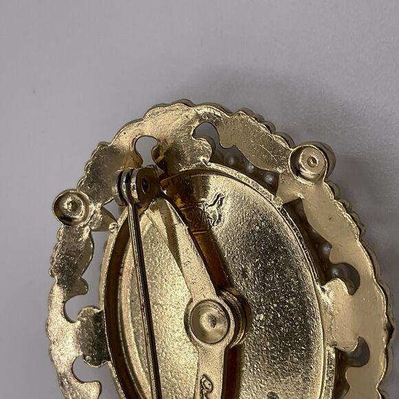 Vintage Coro Pegasus Brooch Guilloche Enamel Painted Rose Pin Signed 1940s - Picture 5 of 9